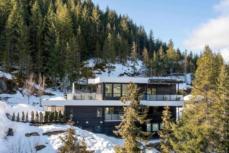 Spectacular Mountain House in Whistler Designed with a Keen Sense of Modern Listing for C$4,999,000