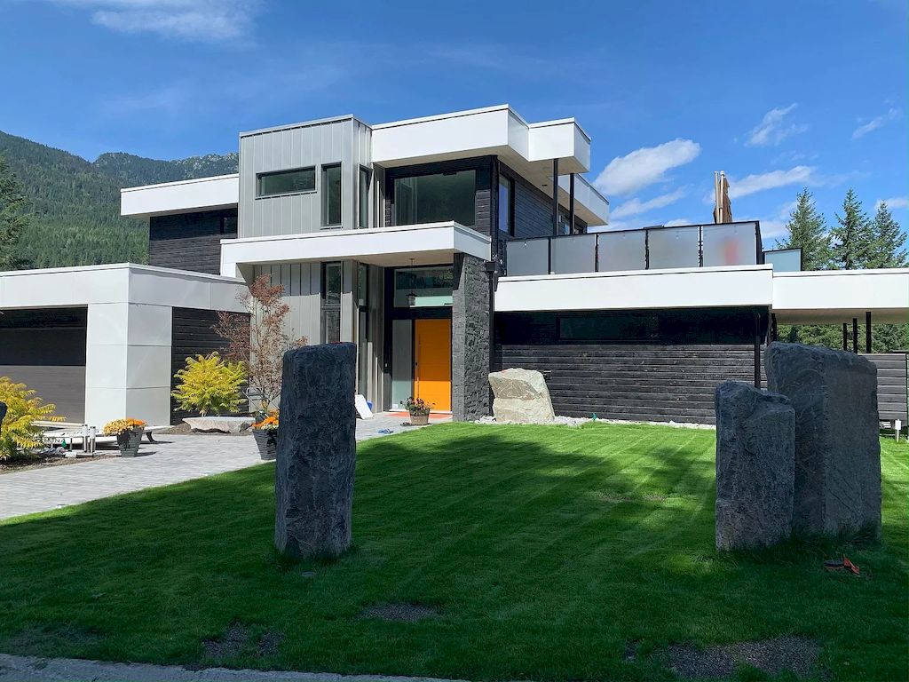 The House in Whistler has the bone structure, premium steel framing, makes for extra energy efficiency, incredible design options and healthy environment, now available for sale