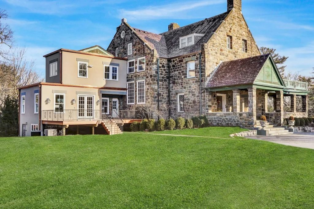 The Home in New Jersey is a luxurious home being undergone a major expansion to offer it all now available for sale. This home located at 85 Stewart Rd, Short Hills, New Jersey; offering 07 bedrooms and 09 bathrooms with 2.42 acres of land.