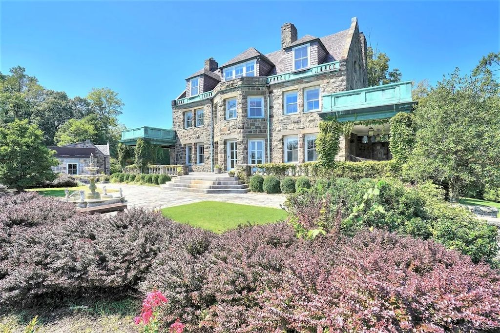 The Home in New Jersey is a luxurious home being undergone a major expansion to offer it all now available for sale. This home located at 85 Stewart Rd, Short Hills, New Jersey; offering 07 bedrooms and 09 bathrooms with 2.42 acres of land.