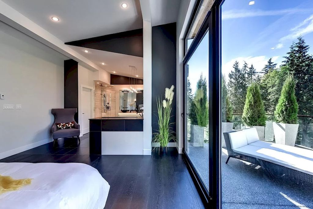 Spectacular-Ultra-Modern-Luxury-Home-Overlooking-the-Ocean-Lists-for-C3880000-in-British-Columbia-8