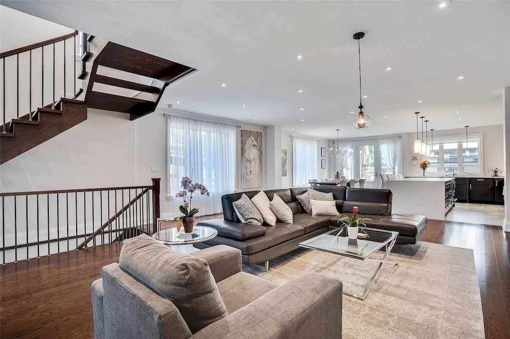 The Home in Mississauga is truly a one-of-a kind home offering stunning open concept living spaces, now available for sale. This home located at 61 Wanita Rd, Mississauga, ON L5G 1B5, Canada