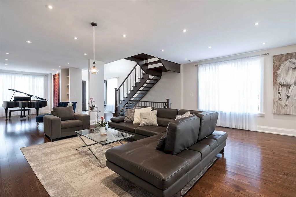 The Home in Mississauga is truly a one-of-a kind home offering stunning open concept living spaces, now available for sale. This home located at 61 Wanita Rd, Mississauga, ON L5G 1B5, Canada