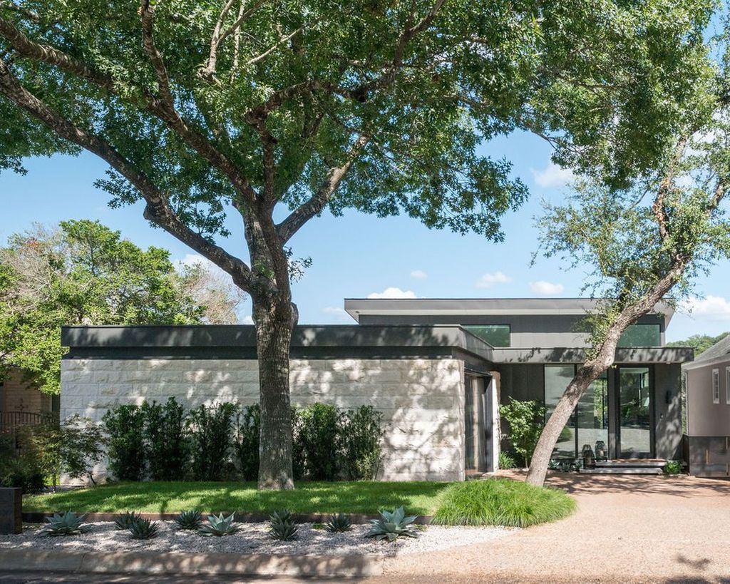 Stunning Renovation Inverse House in Texas by Matt Fajkus Architecture