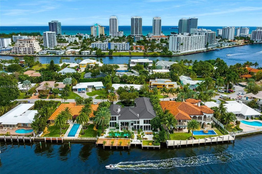 The Home in Fort Lauderdale is a A true yachter’s paradise with an abundance of bravado, elegance and commanding waterfront views now available for sale. This home located at 555 Middle River Dr, Fort Lauderdale, Florida