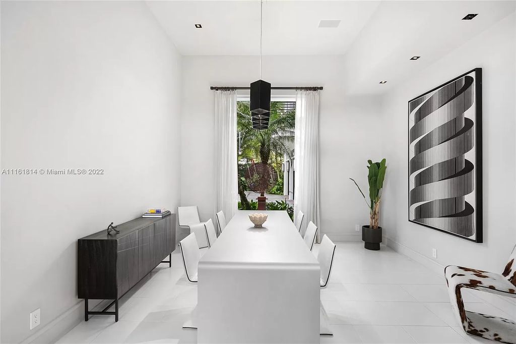 Stunning-Waterfront-Home-in-Fort-Lauderdale-with-Exceptionally-Spacious-Modern-Design-Selling-for-8595000-14
