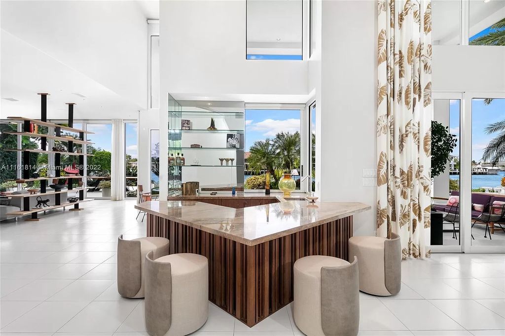 The Home in Fort Lauderdale is a A true yachter’s paradise with an abundance of bravado, elegance and commanding waterfront views now available for sale. This home located at 555 Middle River Dr, Fort Lauderdale, Florida