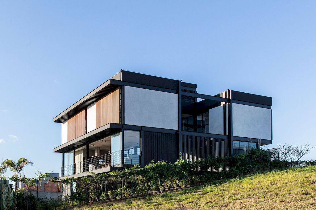 Stunning three storey project H House in Brazil by Sonne Müller Arquitetos