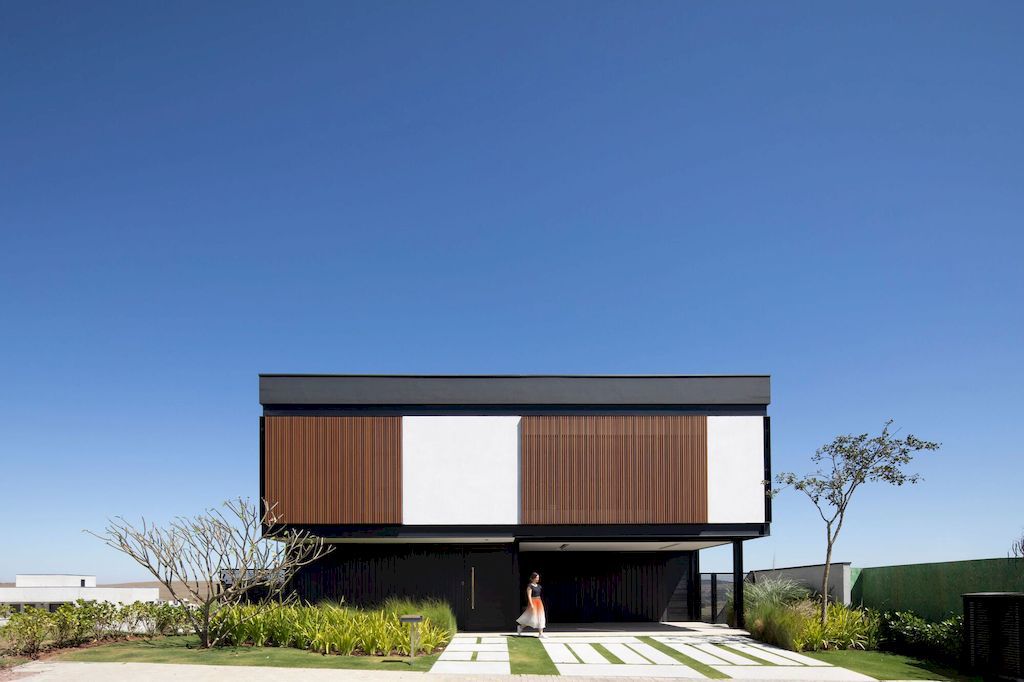 Stunning three storey project H House in Brazil by Sonne Müller Arquitetos