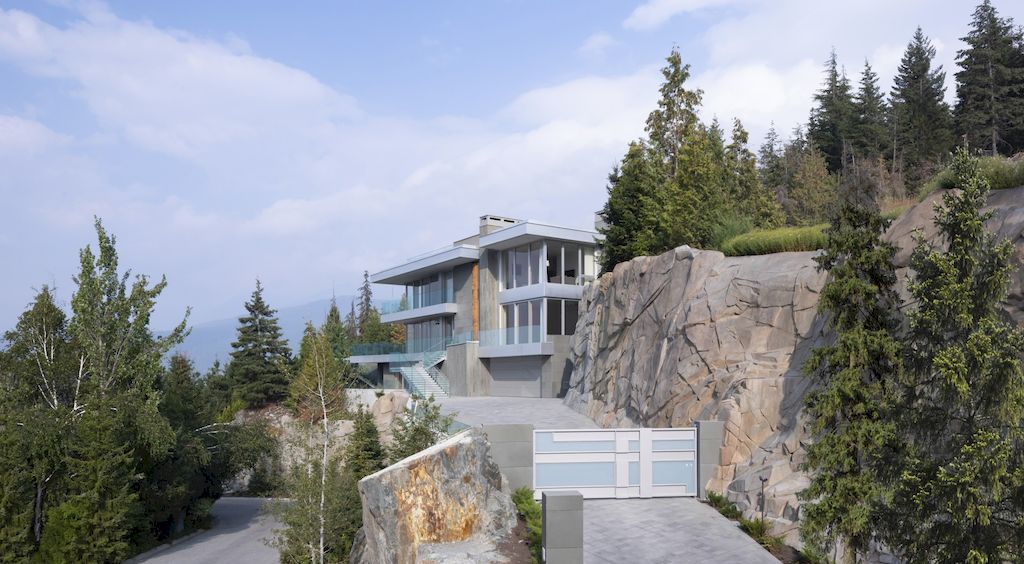 Sunridge-House-Stunning-3-level-Project-in-Canada-by-McClean-Design-6