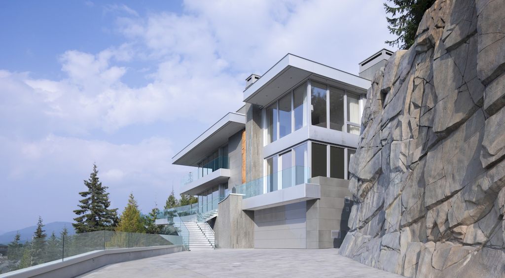 Sunridge-House-Stunning-3-level-Project-in-Canada-by-McClean-Design-7