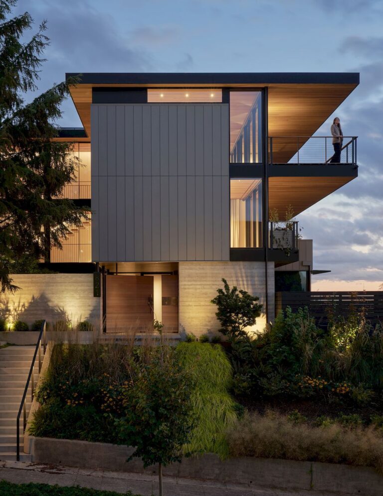 The Perch House with Verdant Courtyard in Seattle by Chadbourne + Doss