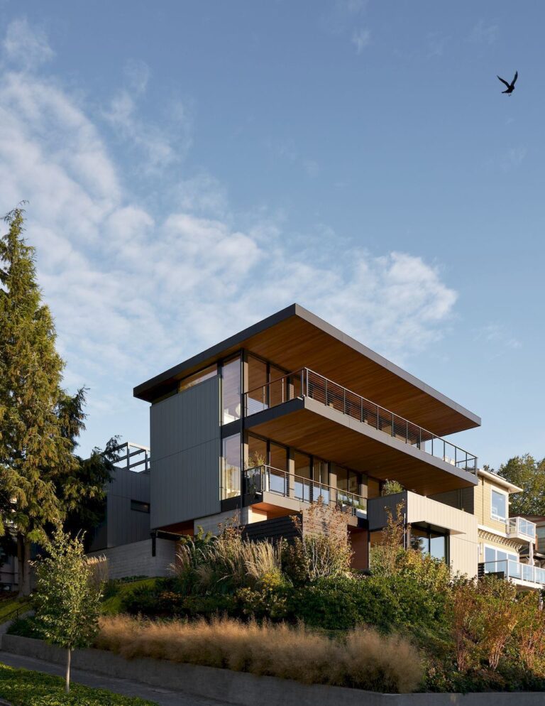 The Perch House with Verdant Courtyard in Seattle by Chadbourne + Doss