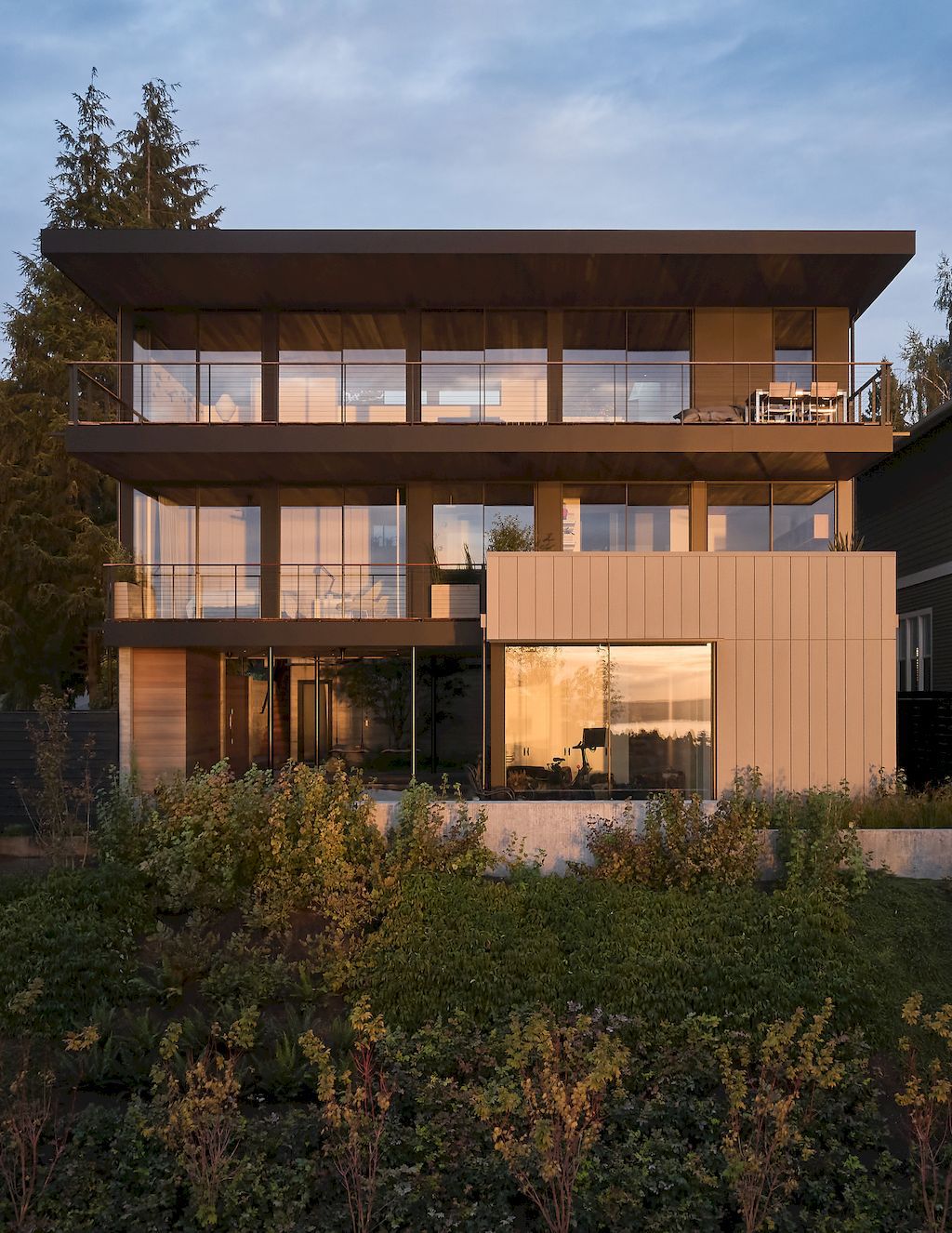 The Perch House with Verdant Courtyard in Seattle by Chadbourne + Doss