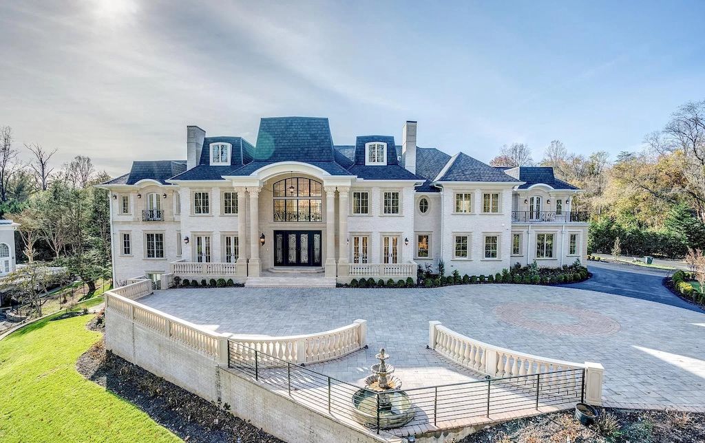 The Home in Virginia is a luxurious hilltop estate constructed of timeless materials now available for sale. This home located at 8911 Georgetown Pike, Mc Lean, Virginia; offering 06 bedrooms and 09 bathrooms with 21,337 square feet of living spaces.