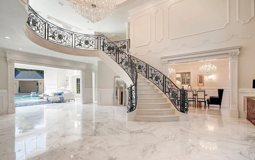 This-10500000-Extraordinary-Mansion-Reflects-the-European-Grandeur-and-Romance-in-Virginia-29