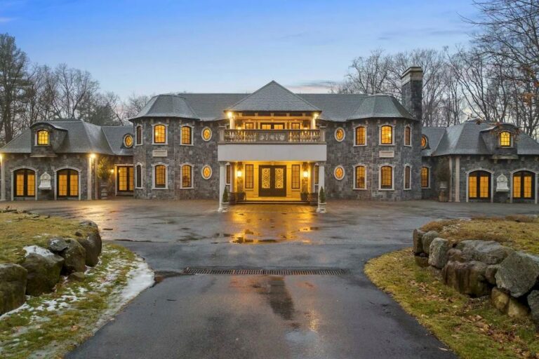 This $12,800,000 Masterfully Designed Home in New Jersey Features Exquisite Details and Modern Finishes