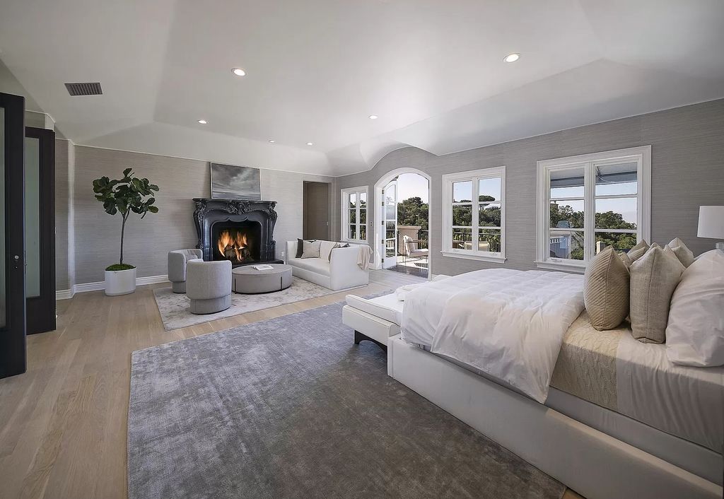 The Villa in Santa Barbara is a turnkey Ennisbrook estate successfully pairs traditional Mediterranean architecture with contemporary refinement now available for sale. This home located at 1885 Jelinda Dr, Santa Barbara, California
