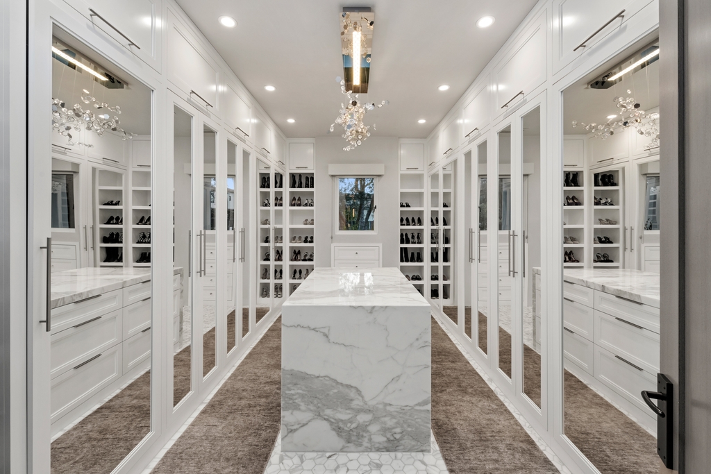 This-16995000-Custom-Home-in-Newport-Beach-Showcases-Unparalleled-Luxury-Living-20