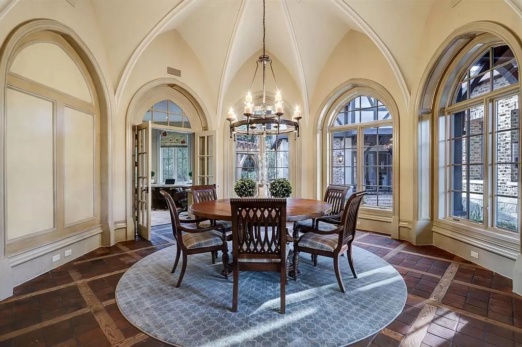 This-17900000-English-Manor-Estate-in-Houston-was-Built-of-Only-The-Finest-Materials-28