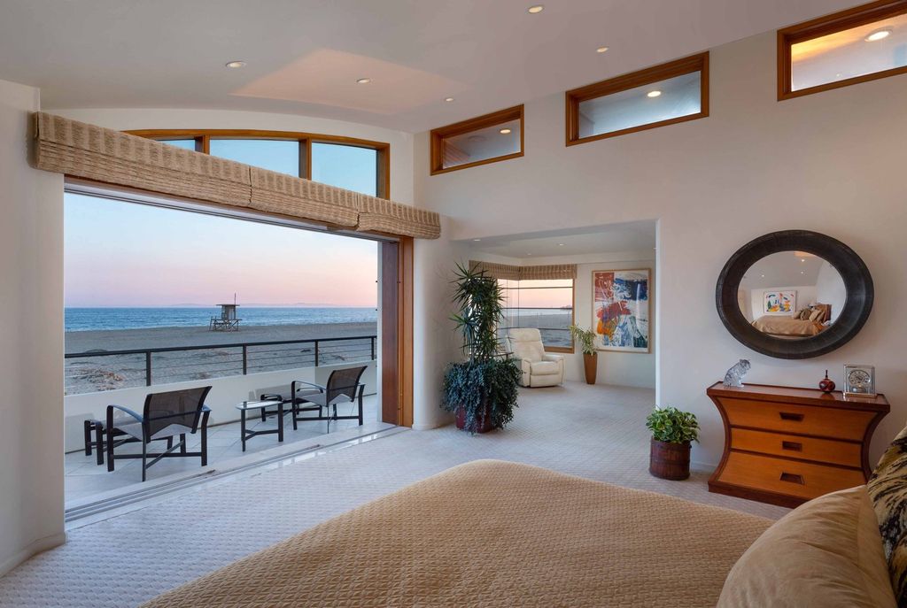 The Home in Newport Beach is a contemporary oceanfront compound rests on a double lot and includes a detached guest house and swimming pool now available for sale. This home located at 1510 E Oceanfront, Newport Beach, California