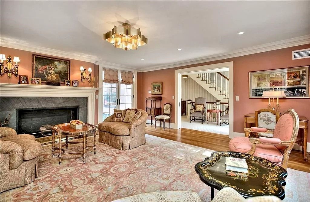 The Home in Connecticut is a luxurious home which is renovated and decorated for today lifestyle with modern amenities now available for sale. This home located at 25 Canoe Hill Rd, New Canaan, Connecticut; offering 06 bedrooms and 05 bathrooms with 6,185 square feet of living spaces.