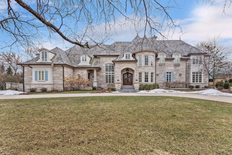 This $3,375,000 Exceptional Residence in Illinois Features Perfect Interior and Construction Quality