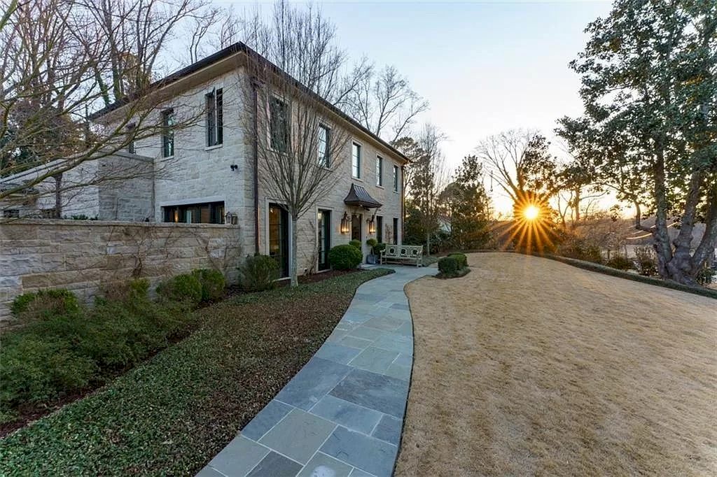 The Home in Georgia is a luxurious home with private resort setting and modern interior now available for sale. This home located at 43 Lake Forrest Ln NE, Atlanta, Georgia; offering 05 bedrooms and 06 bathrooms with 6,354 square feet of living spaces.