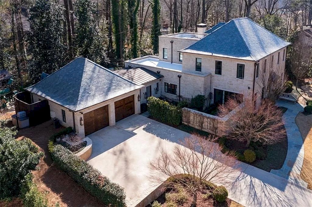 The Home in Georgia is a luxurious home with private resort setting and modern interior now available for sale. This home located at 43 Lake Forrest Ln NE, Atlanta, Georgia; offering 05 bedrooms and 06 bathrooms with 6,354 square feet of living spaces.