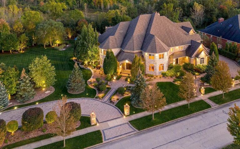 This $3,750,000 Glamour and Inspiring Masterpiece in Illinois Masterfully Designed for Luxury Living Space and Utmost Entertaining Space