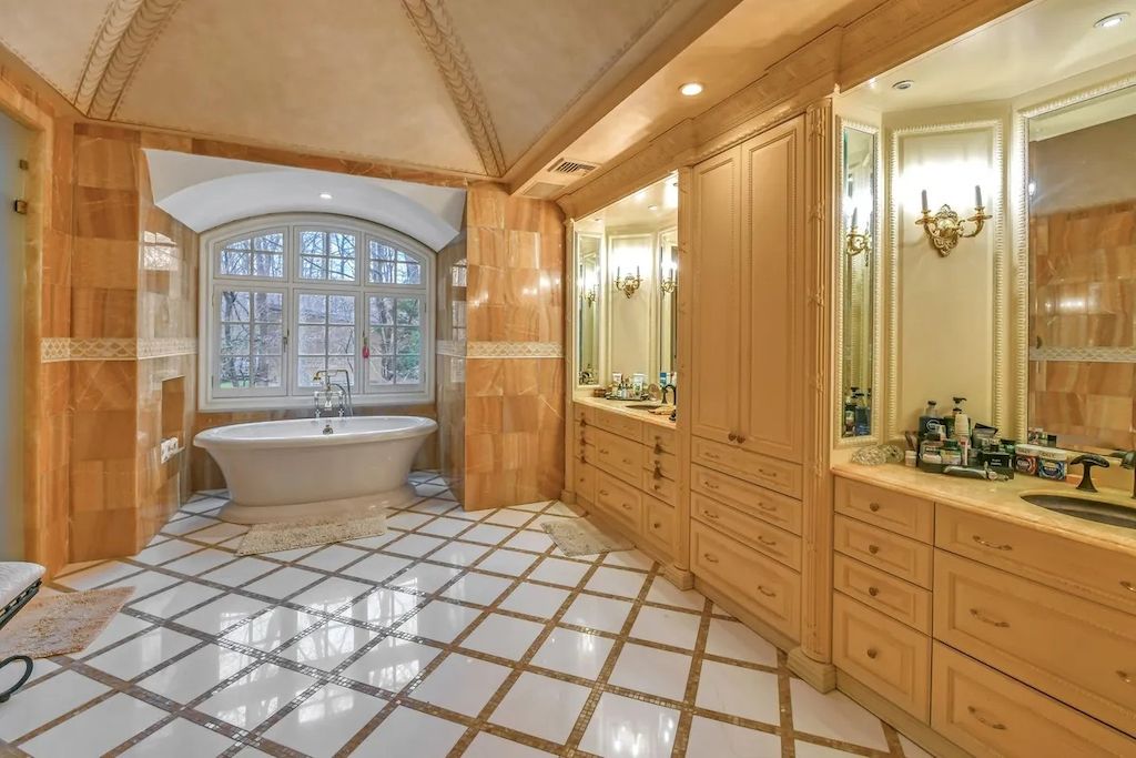The Home in New Jersey is a luxurious home located in a quiet cul-de-sac now available for sale. This home located at 36 Sleepy Hollow Rd, Upper Saddle River, New Jersey; offering 05 bedrooms and 07 bathrooms.