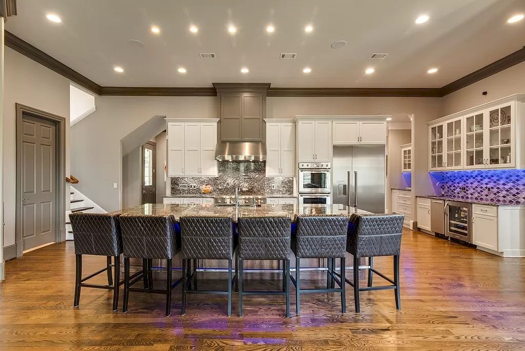 The Home in Tennessee is a luxurious home ideal for entertaining now available for sale. This home located at 1415 Richland Woods Ln, Brentwood, Tennessee; offering 05 bedrooms and 07 bathrooms with 8,980 square feet of living spaces. 
