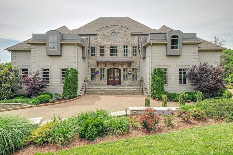 This $4,395,000 Wonderful Estate Opens the Doors of Incredible and Opulent Living Style in Tennessee
