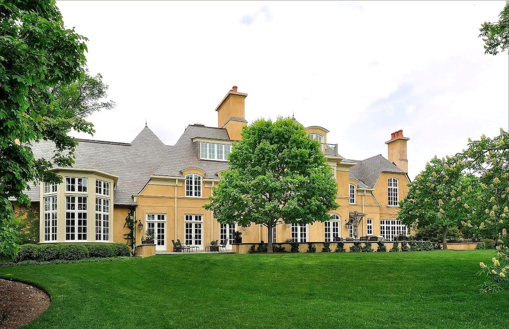 This-5700000-Private-Estate-in-Illinois-Defines-Phenomenal-Architecture-Design-with-Outstanding-Craftsmanship-2