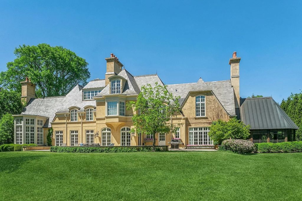 The Home in Illinois is a luxurious home designed by renowned architectural firm of Liederbach & Graham, with attention to authenticity, and classic comfort now available for sale.