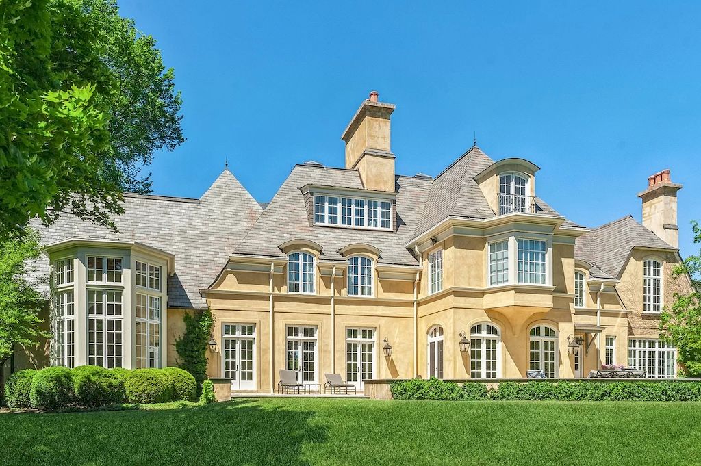 The Home in Illinois is a luxurious home designed by renowned architectural firm of Liederbach & Graham, with attention to authenticity, and classic comfort now available for sale.