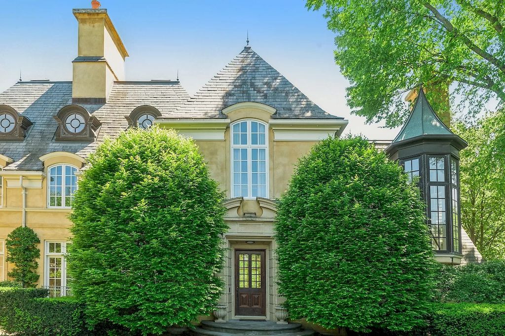 The Home in Illinois is a luxurious home designed by renowned architectural firm of Liederbach & Graham, with attention to authenticity, and classic comfort now available for sale.