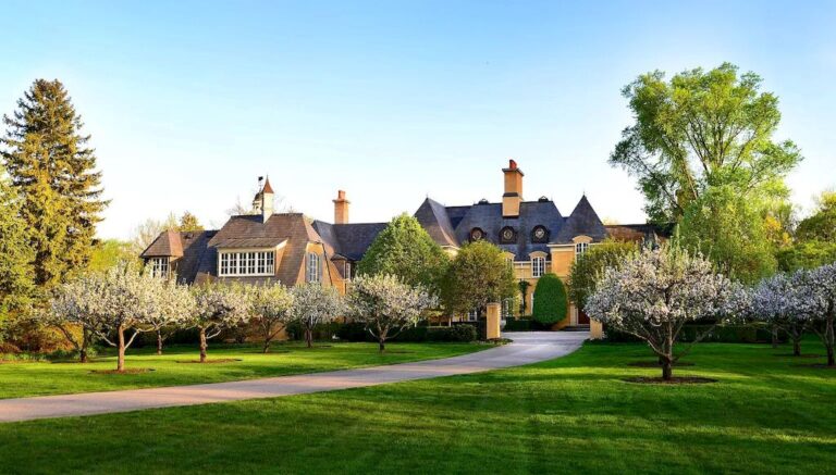 This $5,700,000 Private Estate in Illinois Defines Phenomenal Architecture Design with Outstanding Craftsmanship
