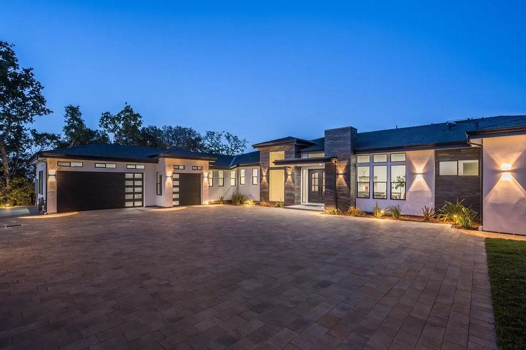 The Home in San Jose is a luxurious modern property has an emphasis on sleekness now available for sale. This home located at 7165 Red Holly Ct, San Jose, California