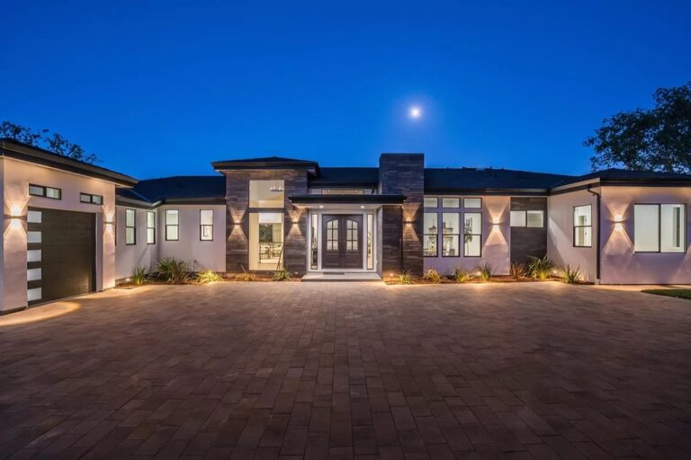 This $5,850,000 Stunning New Construction Home in San Jose has An Emphasis on Sleekness and Endless Views