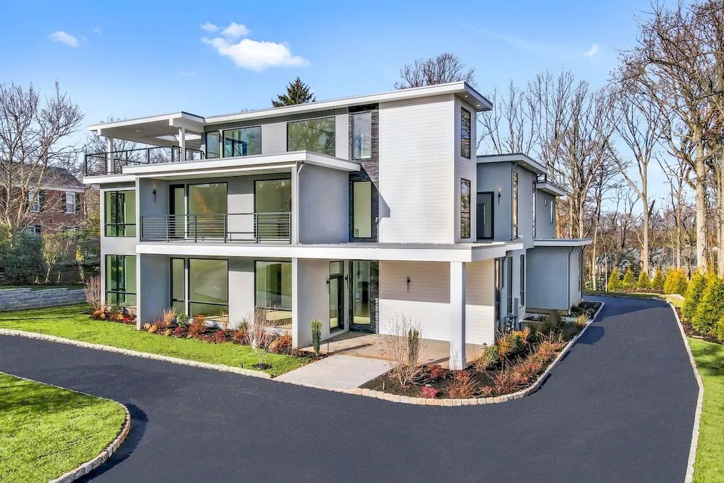 The Home in New Jersey is a luxurious home featuring stunning open floor plan, soaring ceilings, lofts, balconies and terraces now available for sale. This home located at 286 Hartshorn Dr, Short Hills, New Jersey; offering 07 bedrooms and 08 bathrooms with 8,500 square feet of living spaces.
