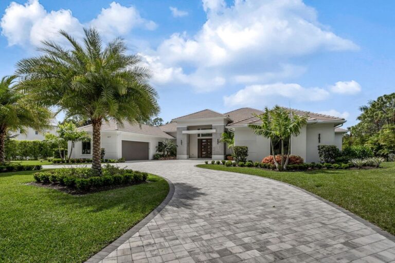 This $6,290,000 Transitional Modern Home in Naples has A Spacious Floor Plan Perfect for Entertaining