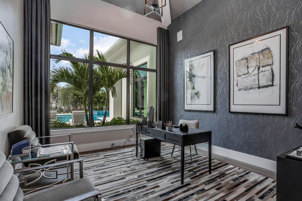 This-6290000-Transitional-Modern-Home-in-Naples-has-A-Spacious-Floor-Plan-with-Perfect-for-Entertaining-12