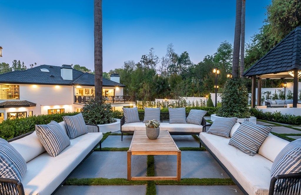 The Farmhouse in Encino is a unparalleled luxury and exquisite design with resort-styled rear oasis features a heated pavilion, perfect for outdoor dining now available for sale. This home located at 4651 Louise Ave, Encino, California