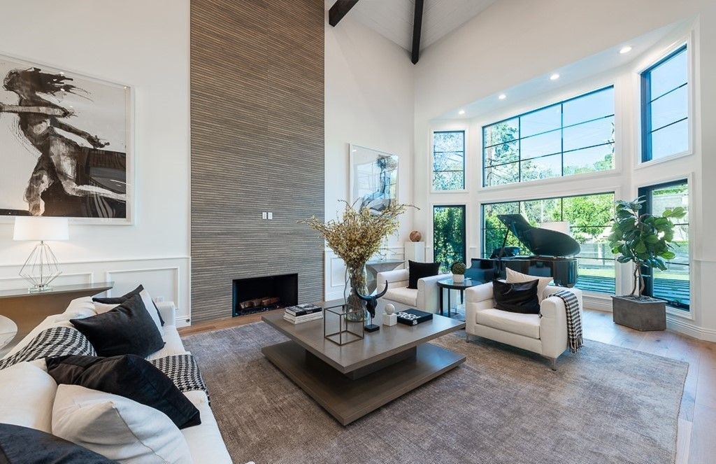 This-6785000-Newly-Remodeled-Transitional-Farmhouse-in-Encino-features-Unparalleled-Luxury-and-Exquisite-Design-6