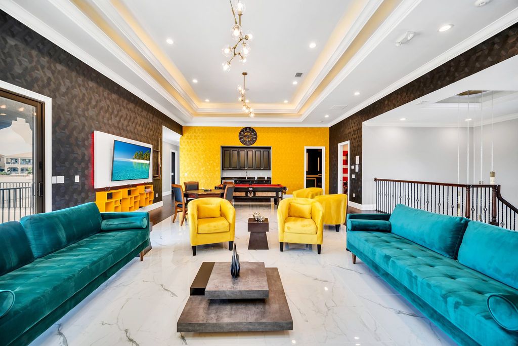 Mustard and turquoise can't be combined? Absolutely wrong. This is an example of the negation of the above. The application of mustard hue and turquoise hue separate, non-overlapping creates the feeling that you have two adjacent living rooms in the same space. This overall creates the feeling of bustling festivals, but still carries a bit of classic.