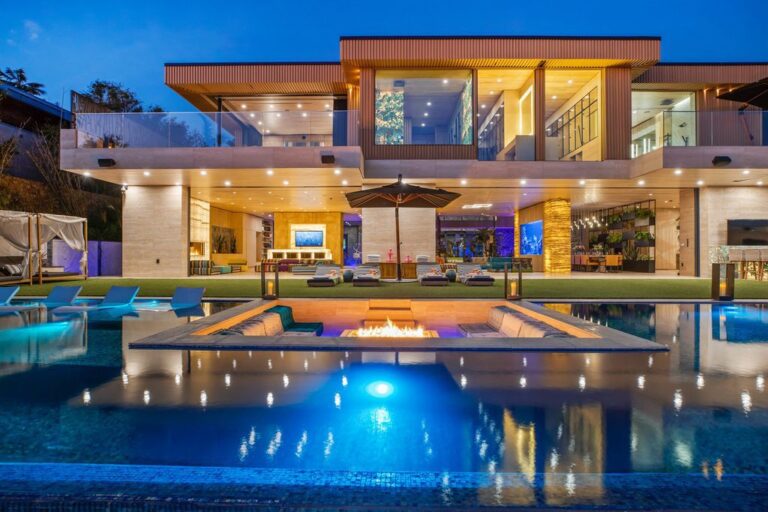 A World Class Mansion with Unobstructed Ocean Views in Malibu, California