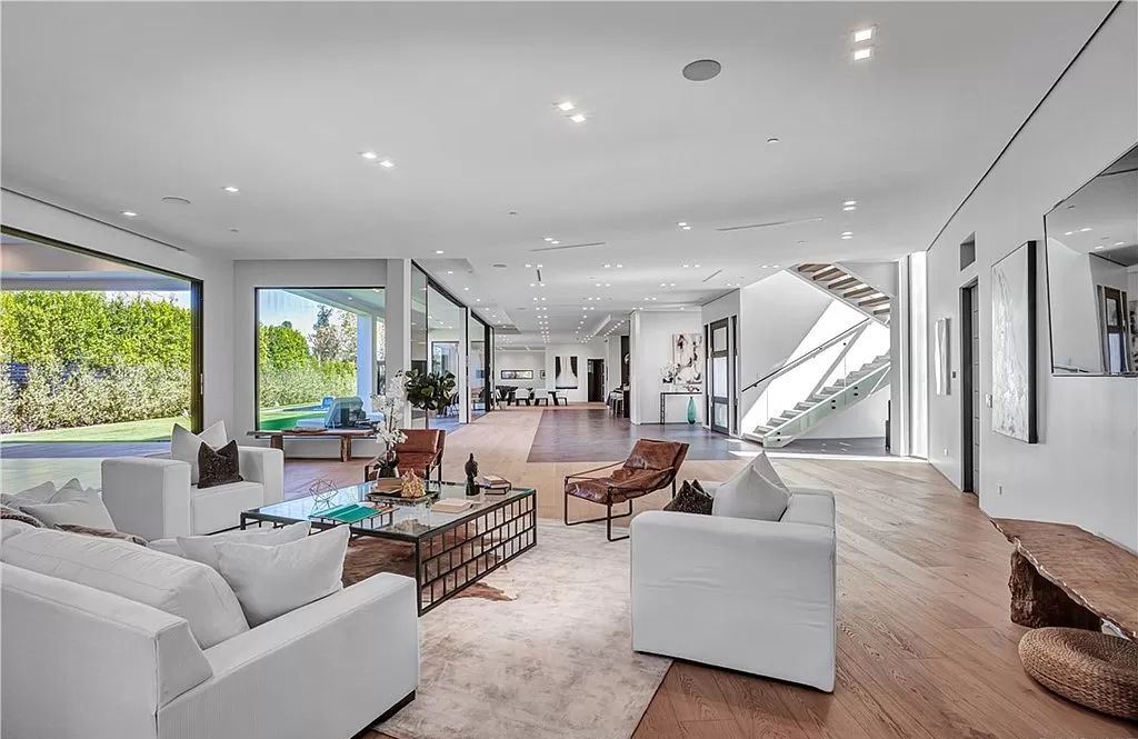 This-7495000-Masterfully-Crafted-Home-in-Tarzana-offers-The-Highest-Degree-of-Style-and-Modern-Conveniences-16