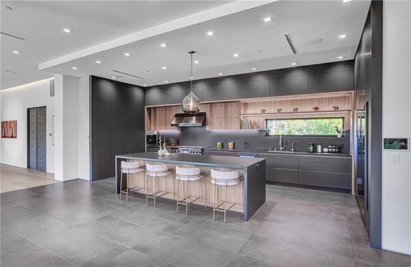 $7,495,000 Masterful home in Tarzana offers the highest degree of style