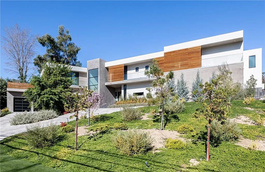 The Home in Tarzana is a modern architectural masterpiece offers European elegance with unsurpassed sophistication of unprecedented scale now available for sale. This home located at 19333 Rosita St, Tarzana, California